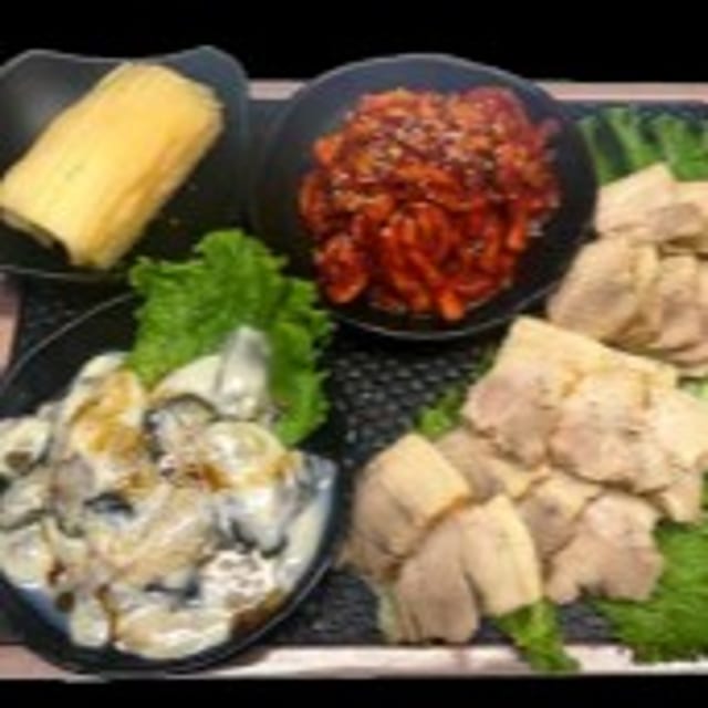 Oyster Bossam / 굴보쌈.